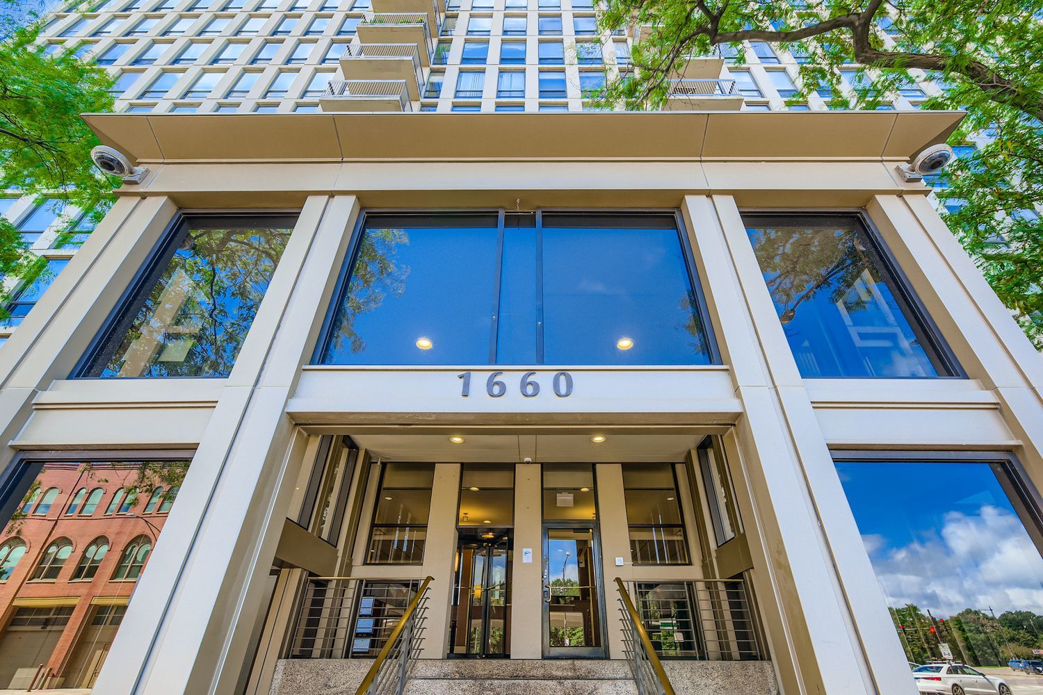 1660 N La Salle Drive 307