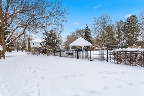 Tiny photo for 12 Crestview Lane, Lake Barrington, IL 60010 (MLS # 12541555)
