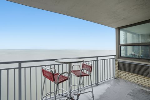 Tiny photo for 6147 N Sheridan Road #18B, Chicago, IL 60660 (MLS # 12551106)