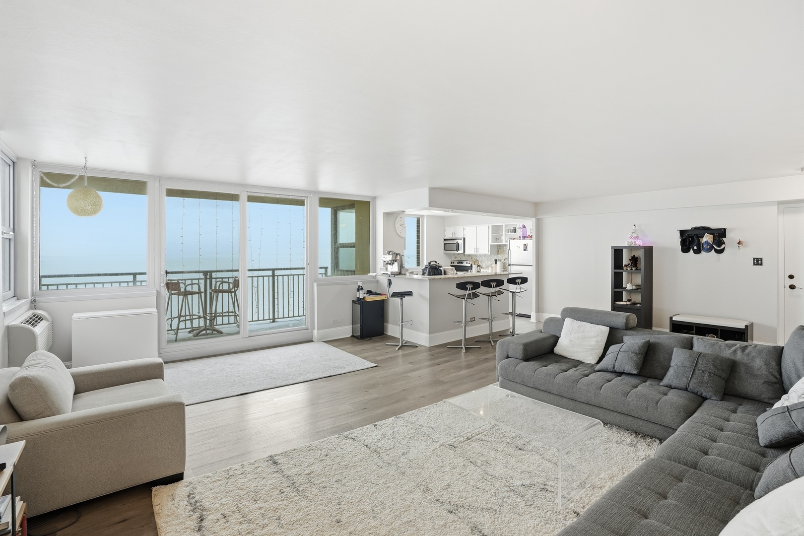 6147 N Sheridan Road 18B