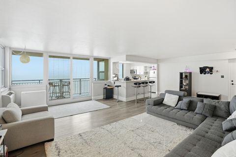 Tiny photo for 6147 N Sheridan Road #18B, Chicago, IL 60660 (MLS # 12551106)