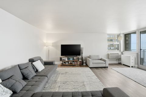 Tiny photo for 6147 N Sheridan Road #18B, Chicago, IL 60660 (MLS # 12551106)