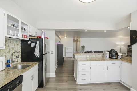 Tiny photo for 6147 N Sheridan Road #18B, Chicago, IL 60660 (MLS # 12551106)