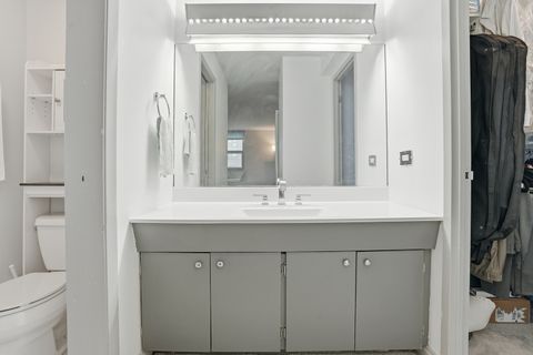 Tiny photo for 6147 N Sheridan Road #18B, Chicago, IL 60660 (MLS # 12551106)