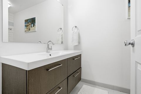 Tiny photo for 6147 N Sheridan Road #18B, Chicago, IL 60660 (MLS # 12551106)