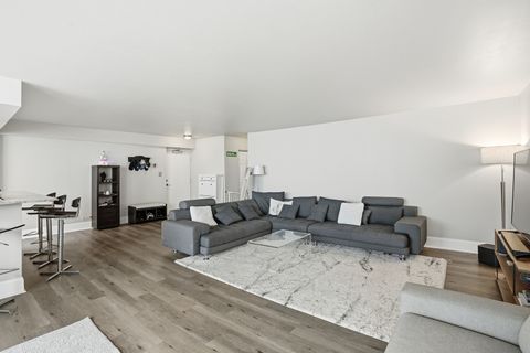 Tiny photo for 6147 N Sheridan Road #18B, Chicago, IL 60660 (MLS # 12551106)