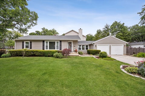Photo of 803 E Harrison Avenue, Wheaton, IL 60187 (MLS # 12666115)