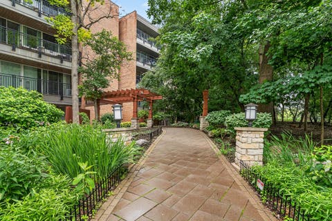 Tiny photo for 5900 Oakwood Drive #2L, Lisle, IL 60532 (MLS # 12735602)