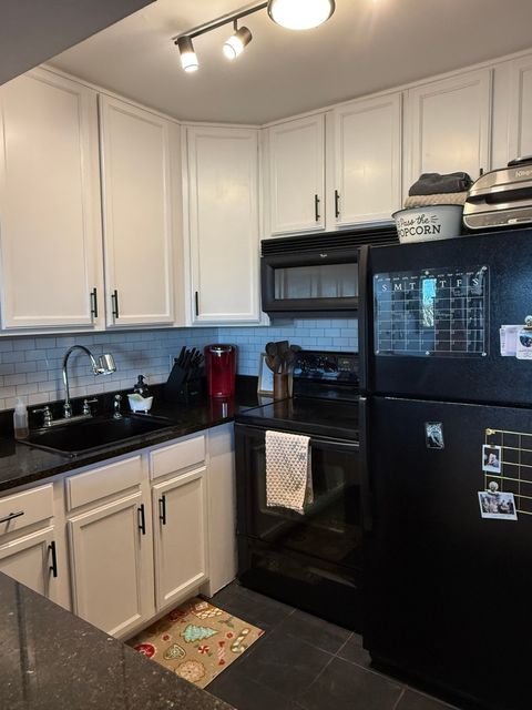 Tiny photo for 5811 Oakwood Drive #C, Lisle, IL 60532 (MLS # 12518824)