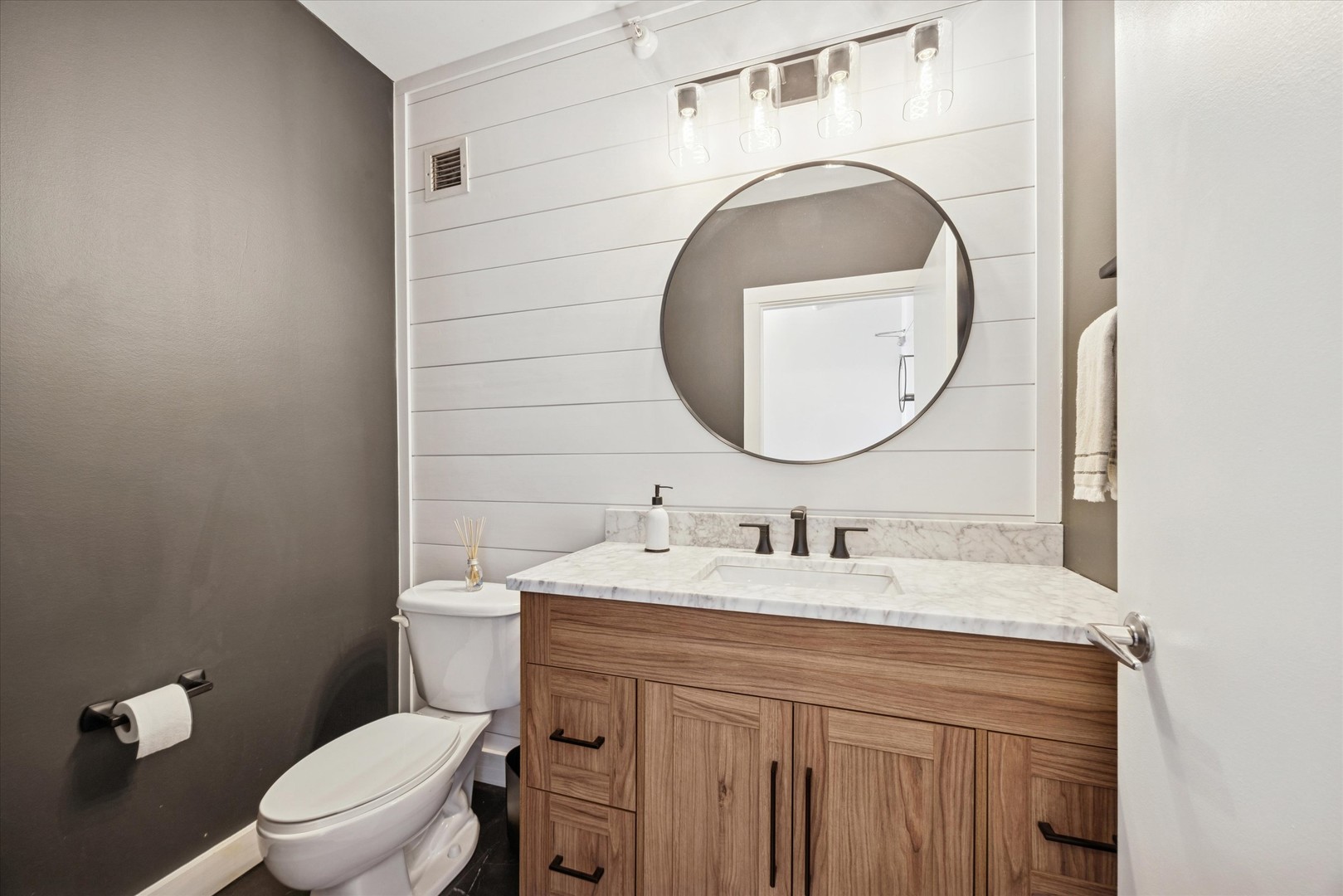 645 N Kingsbury Street 1205