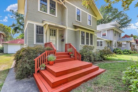 Photo of 603 W Indiana Avenue, Urbana, IL 61801 (MLS # 12612867)