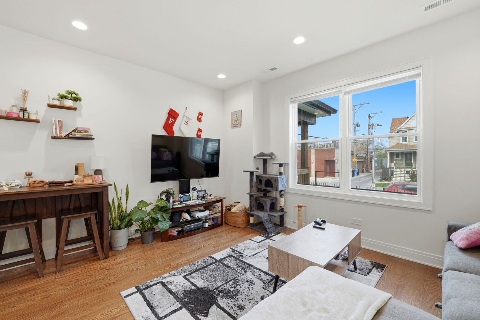 2342 N Lawndale Avenue