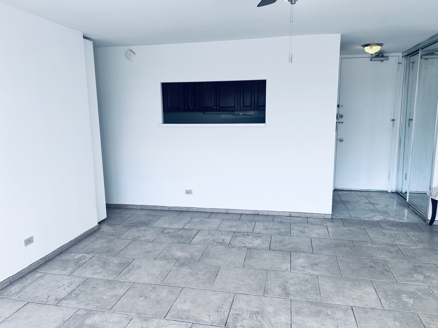 1450 E 55th Place 518S