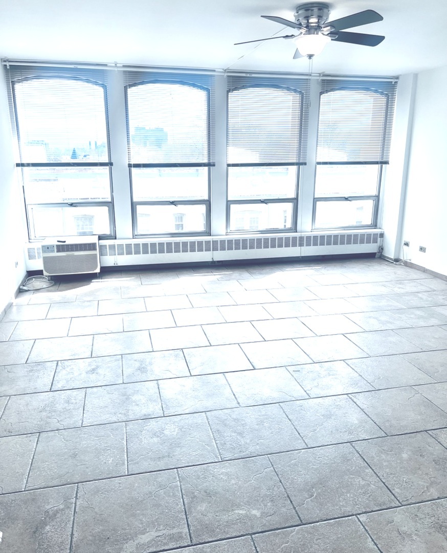 1450 E 55th Place 518S