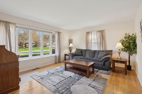 Tiny photo for 1115 N Oakwood Drive, McHenry, IL 60050 (MLS # 12514442)