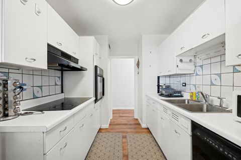 Tiny photo for 6301 N Sheridan Road #14E, Chicago, IL 60660 (MLS # 12490473)