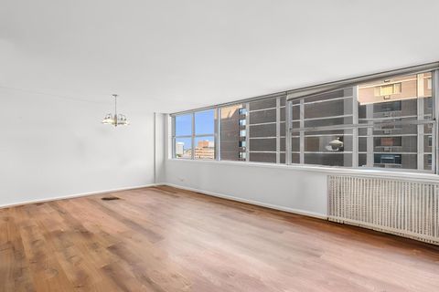 Tiny photo for 6301 N Sheridan Road #14E, Chicago, IL 60660 (MLS # 12490473)