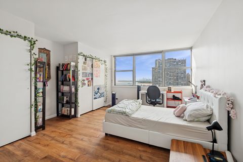 Tiny photo for 6301 N Sheridan Road #14E, Chicago, IL 60660 (MLS # 12490473)
