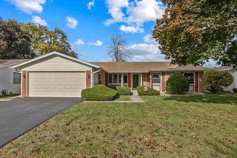 Photo of 1244 DOVER Lane, Elk Grove Village, IL 60007 (MLS # 12504979)