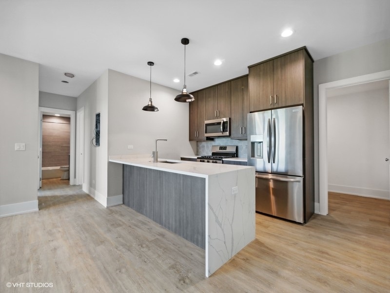 3839 N Clark Street 203