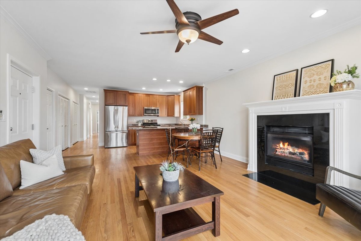 4862 N KENMORE Avenue 4N