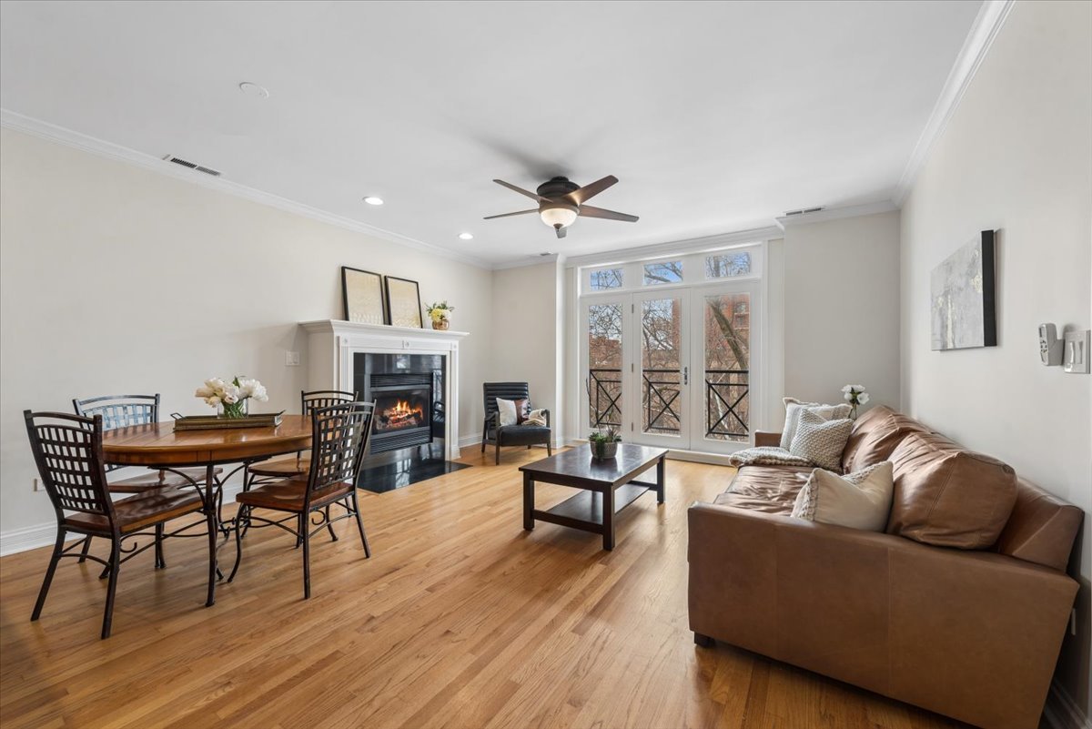 4862 N KENMORE Avenue 4N