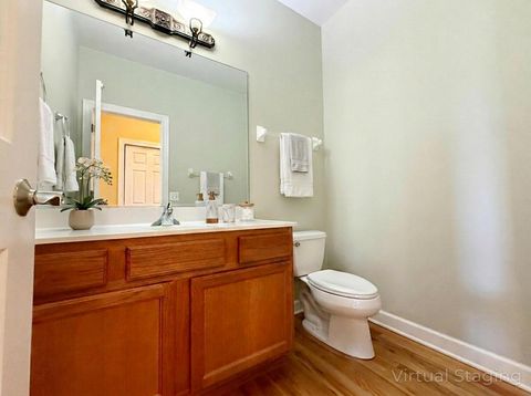 Tiny photo for 28 Oak Creek Court, North Aurora, IL 60542 (MLS # 12554614)