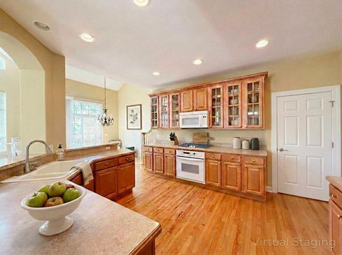 Tiny photo for 28 Oak Creek Court, North Aurora, IL 60542 (MLS # 12554614)