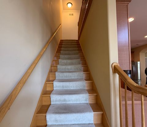 Tiny photo for 28 Oak Creek Court, North Aurora, IL 60542 (MLS # 12554614)