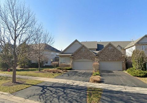 Photo of 28 Oak Creek Court, North Aurora, IL 60542 (MLS # 12554614)