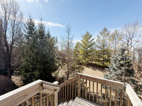 Tiny photo for 28 Oak Creek Court, North Aurora, IL 60542 (MLS # 12554614)