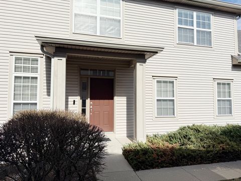 Tiny photo for 28 Oak Creek Court, North Aurora, IL 60542 (MLS # 12554614)