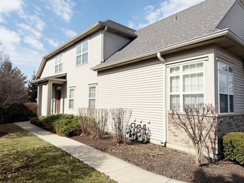 Tiny photo for 28 Oak Creek Court, North Aurora, IL 60542 (MLS # 12554614)