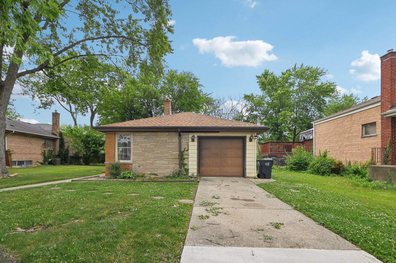 924 E 159 Place