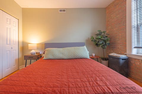 Tiny photo for 5913 N Paulina Street #2E, Chicago, IL 60660 (MLS # 12682009)