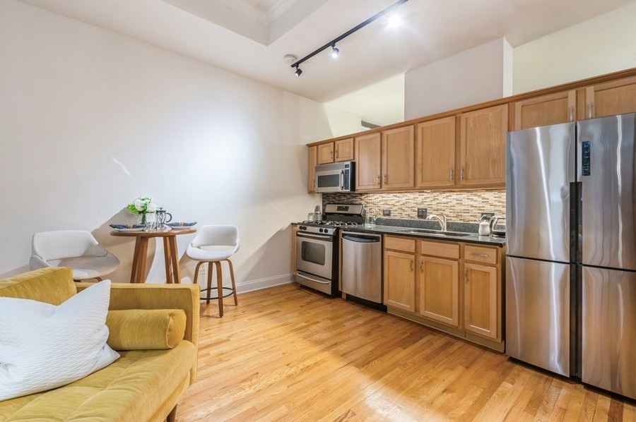 208 W Washington Street 703