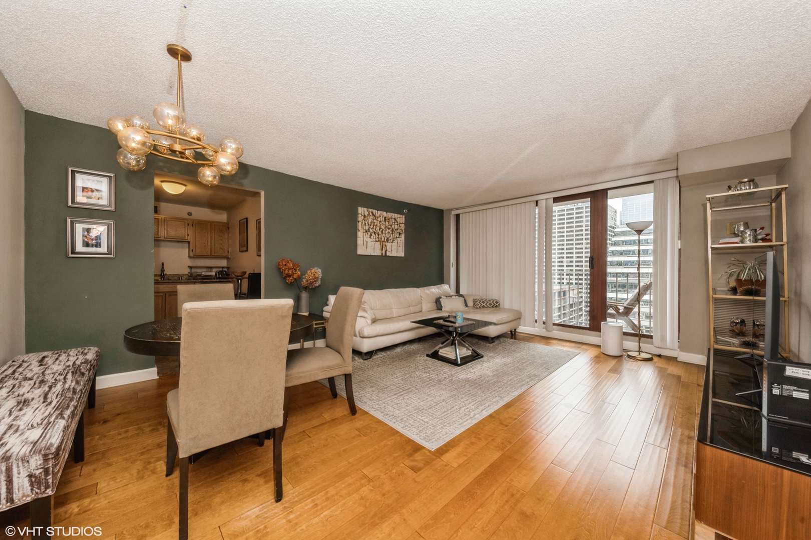 200 N Dearborn Street 3008