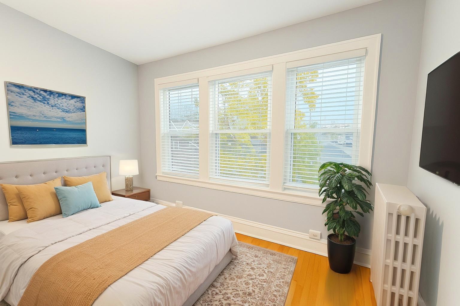 3909 N Lamon Avenue 2N