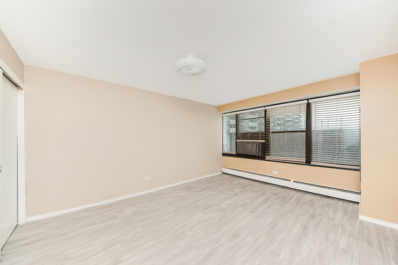 6030 N Sheridan Road 406