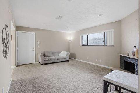 Tiny photo for 2501 26th Avenue Court #1C, Rock Island, IL 61201 (MLS # 12594872)