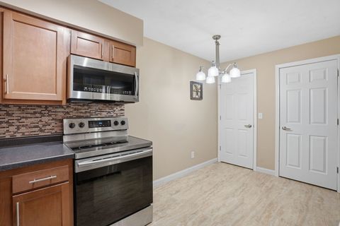 Tiny photo for 2501 26th Avenue Court #1C, Rock Island, IL 61201 (MLS # 12594872)