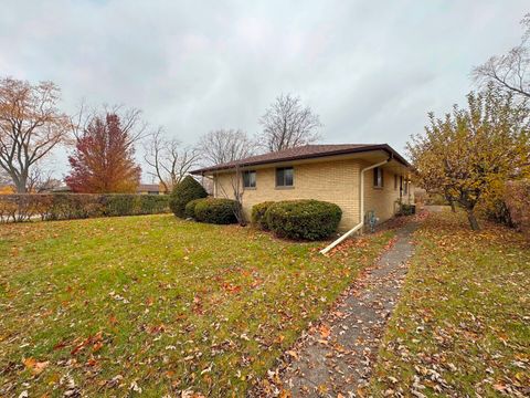 Tiny photo for 761 Marshall Drive, Des Plaines, IL 60016 (MLS # 12499482)