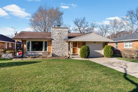 Photo of 402 S Na Wa Ta Avenue, Mount Prospect, IL 60056 (MLS # 12760759)