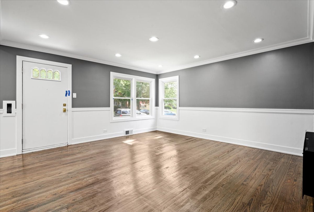 438 W 126th Place