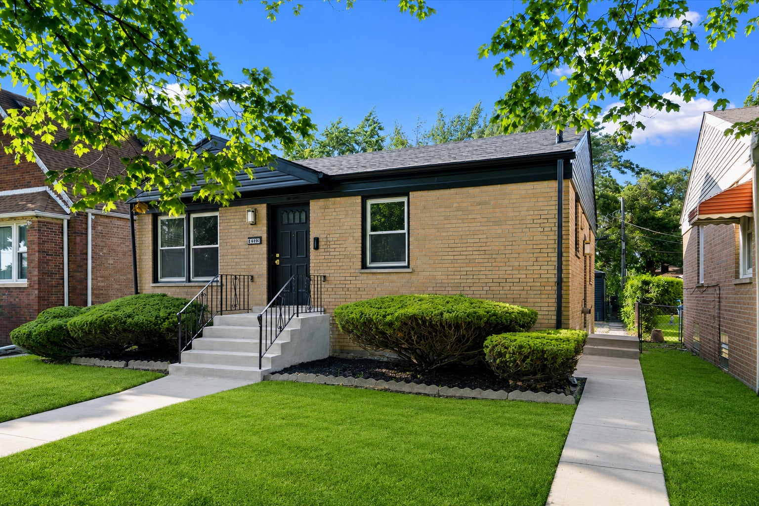 438 W 126th Place