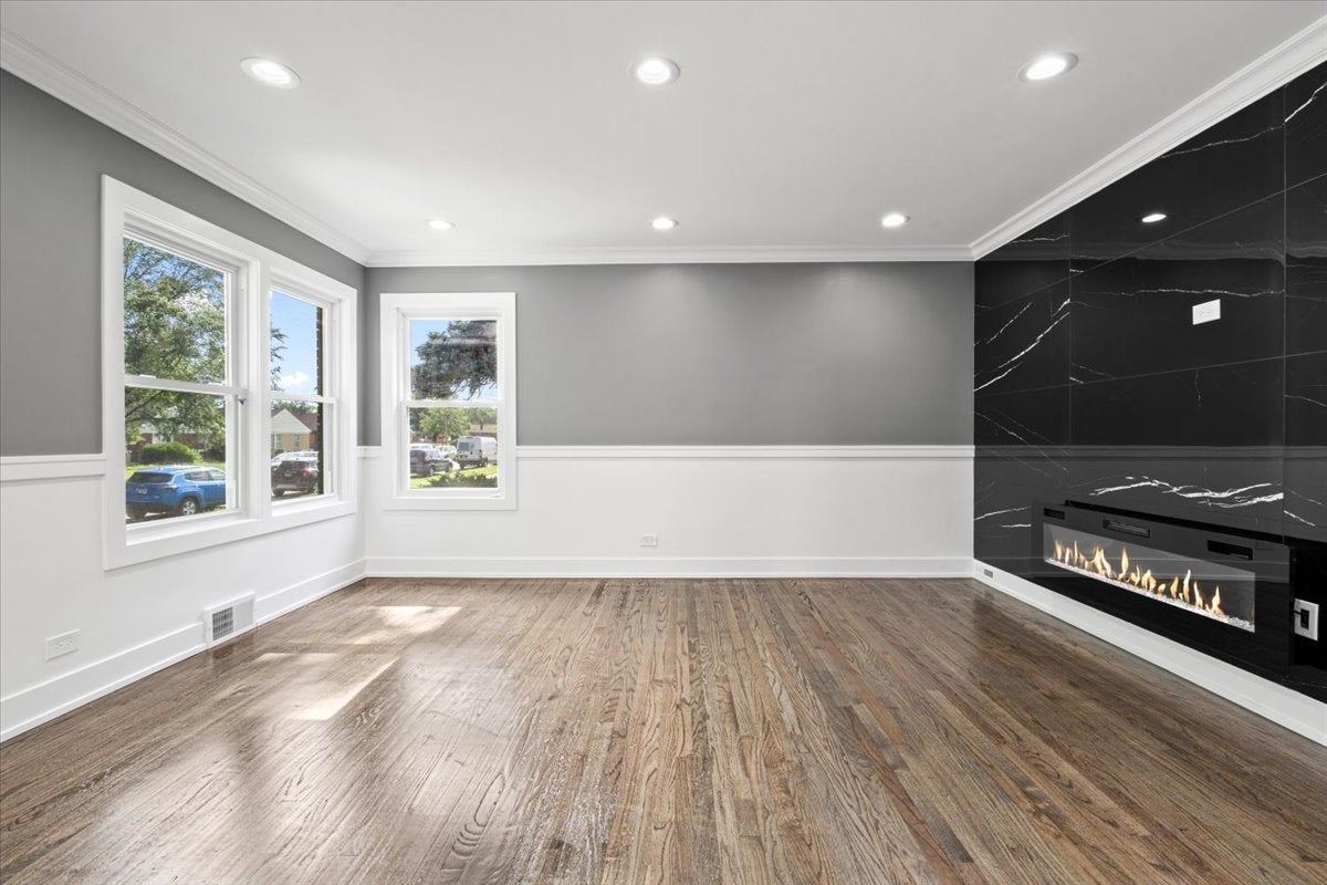 438 W 126th Place
