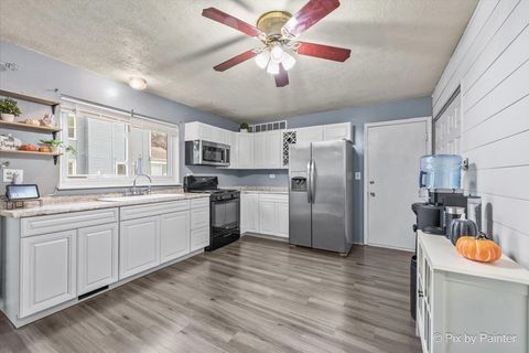 Tiny photo for 3S268 Twin Pines Drive, Warrenville, IL 60555 (MLS # 12499589)