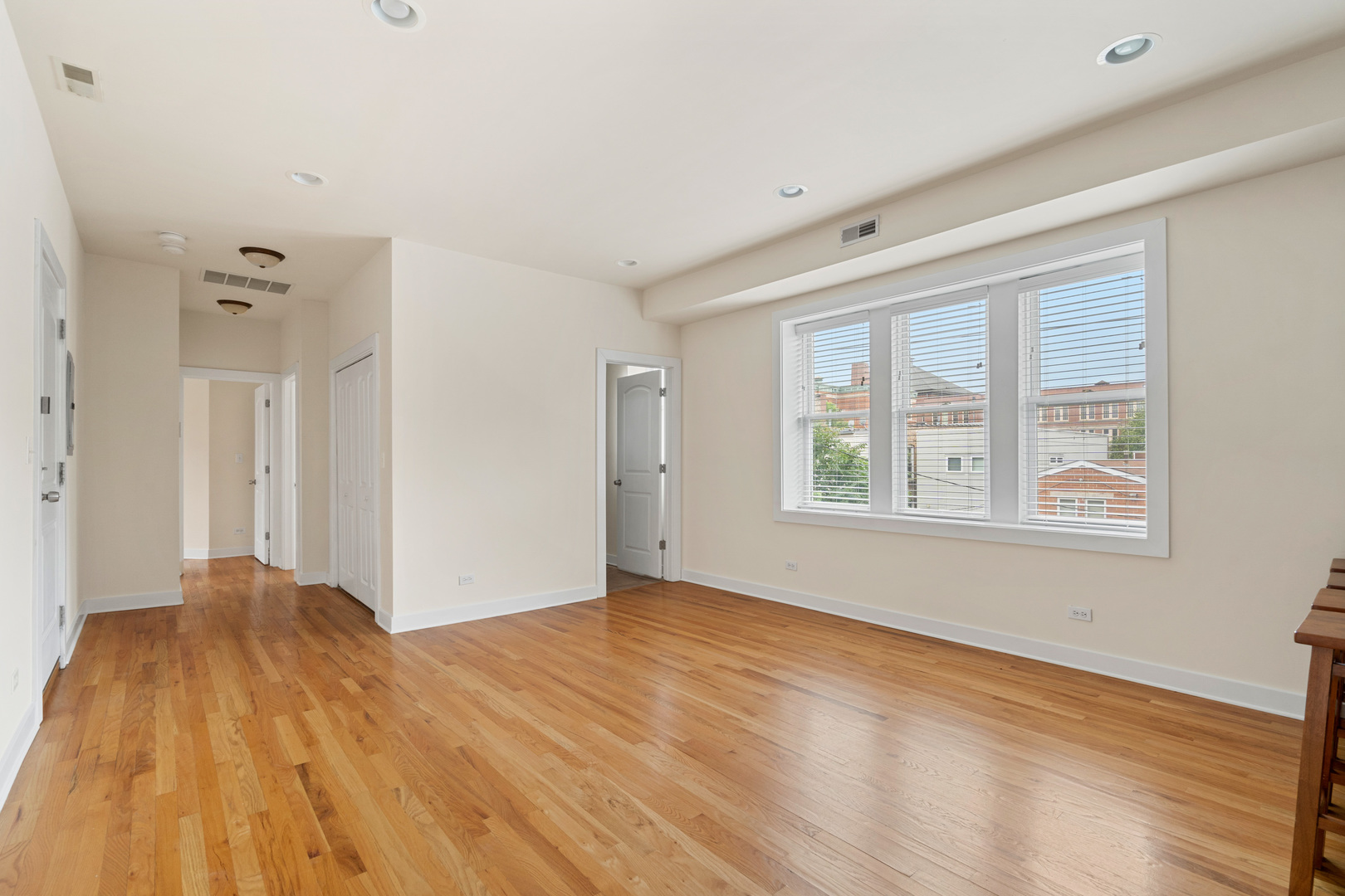 1432 N Maplewood Avenue 304