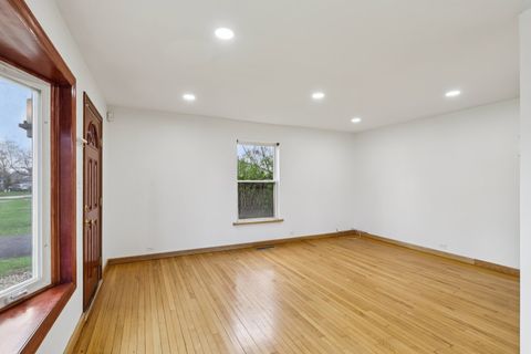 Tiny photo for 9523 Sayre Avenue, Morton Grove, IL 60053 (MLS # 12624544)