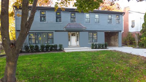 Lake Bluff, IL 60044